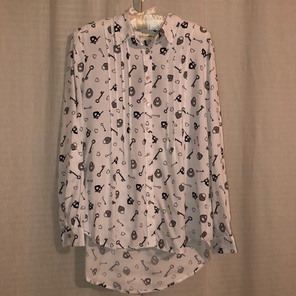 J&D M Black White High Low Skeleton Key and Lock Print Top